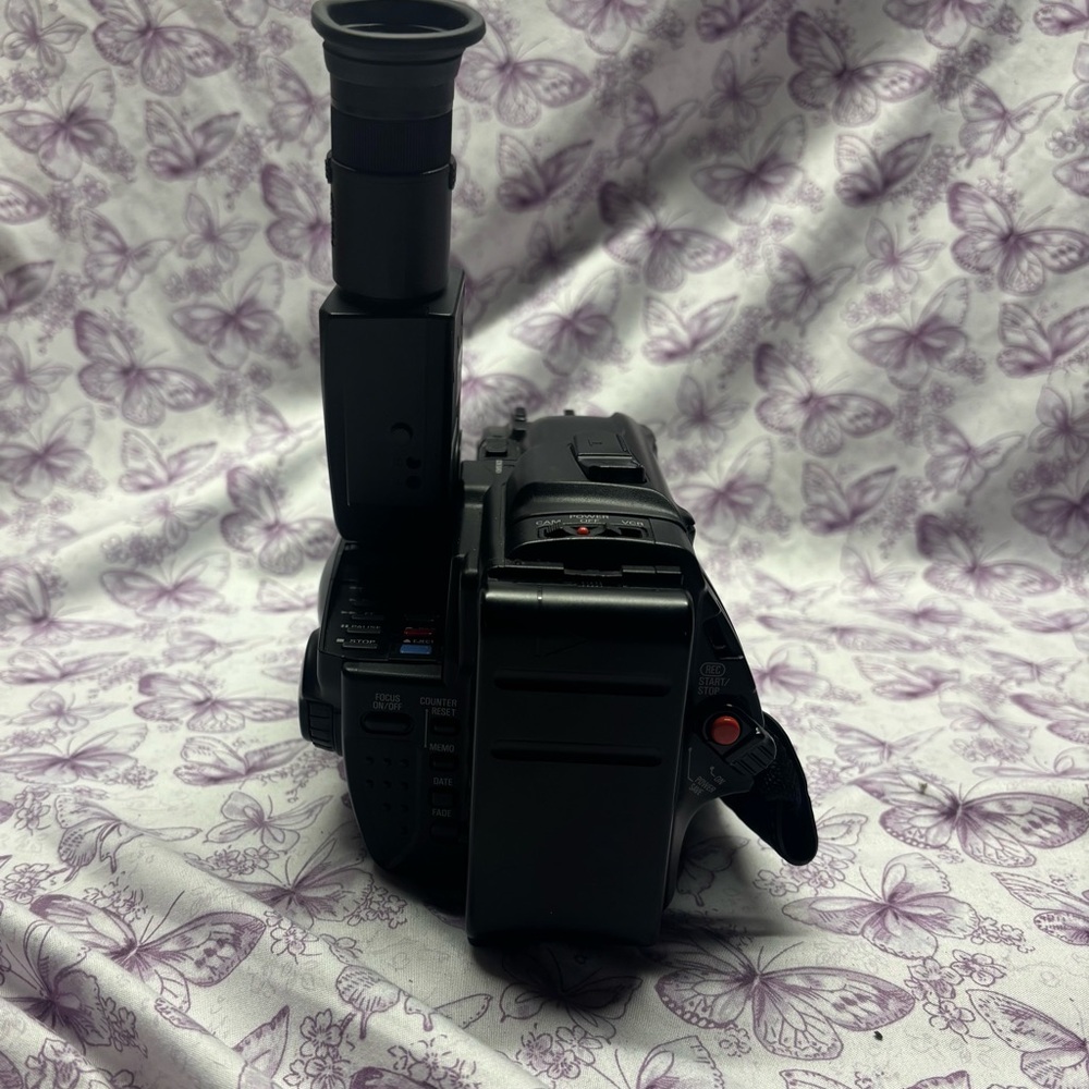 Vintage RCA Autofocus Video Camera - Picture 4 of 7